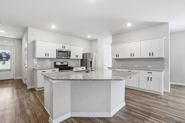 34273 Garnet Lake Dr, Walker, LA 70785