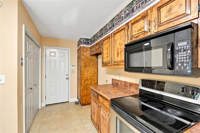 6906 Springwood Drive, Douglasville, GA 30135
