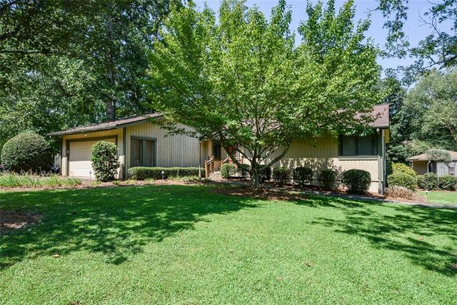 6906 Springwood Drive, Douglasville, GA 30135