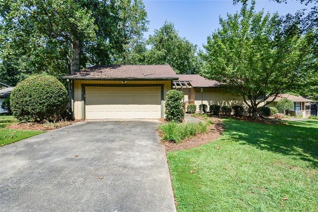 6906 Springwood Drive, Douglasville, GA 30135