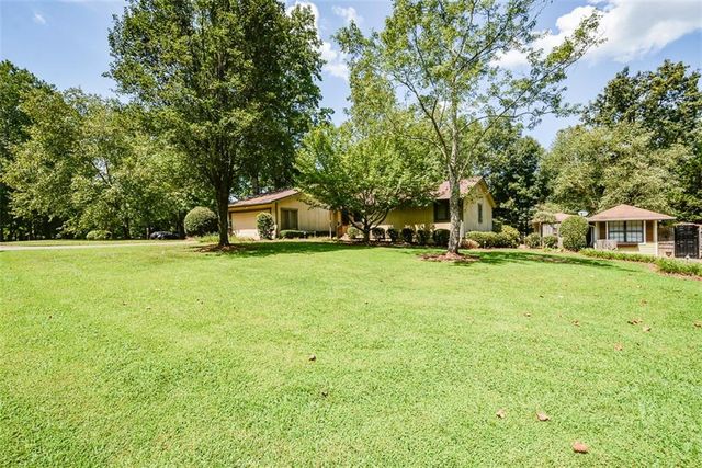 6906 Springwood Drive, Douglasville, GA 30135