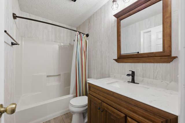 9221 W Douglas Ave, Wichita, KS 67209