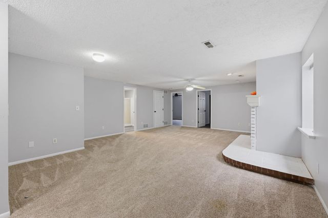 9221 W Douglas Ave, Wichita, KS 67209