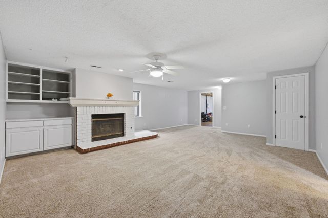 9221 W Douglas Ave, Wichita, KS 67209