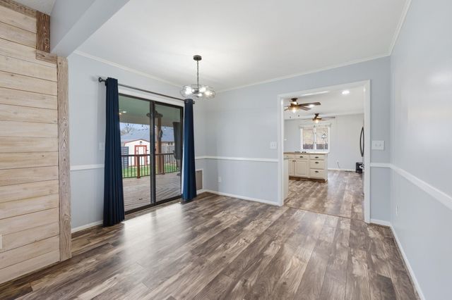 9221 W Douglas Ave, Wichita, KS 67209