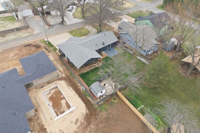 9221 W Douglas Ave, Wichita, KS 67209