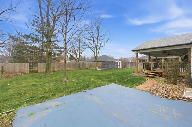 9221 W Douglas Ave, Wichita, KS 67209