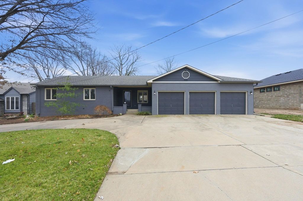 9221 W Douglas Ave, Wichita, KS 67209