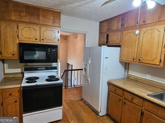 2560 Kennesaw Drive NW, Kennesaw, GA 30152