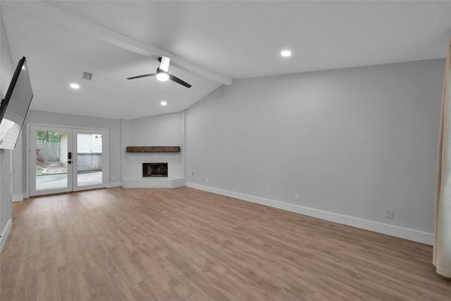 14 E Wandering Oak Drive, The Woodlands, TX 77381