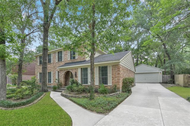 14 E Wandering Oak Drive, The Woodlands, TX 77381