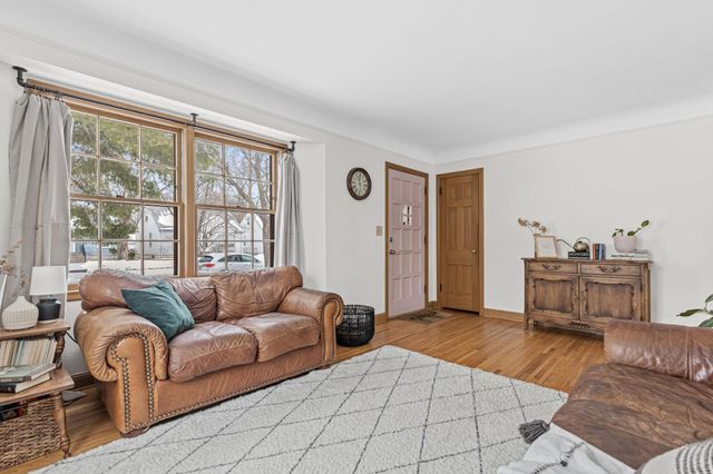 4557 Queen Avenue N, Minneapolis, MN 55412