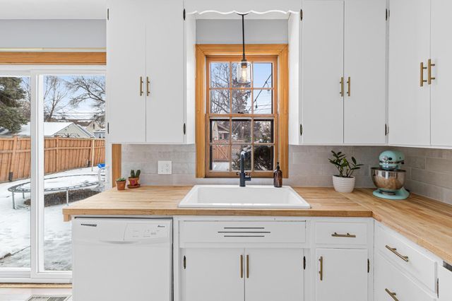 4557 Queen Avenue N, Minneapolis, MN 55412