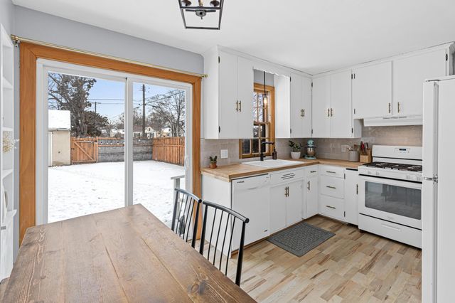 4557 Queen Avenue N, Minneapolis, MN 55412