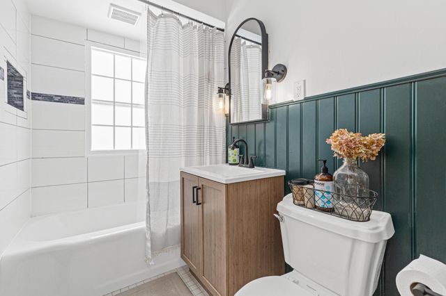 4557 Queen Avenue N, Minneapolis, MN 55412