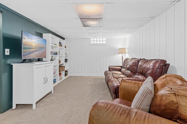 4557 Queen Avenue N, Minneapolis, MN 55412