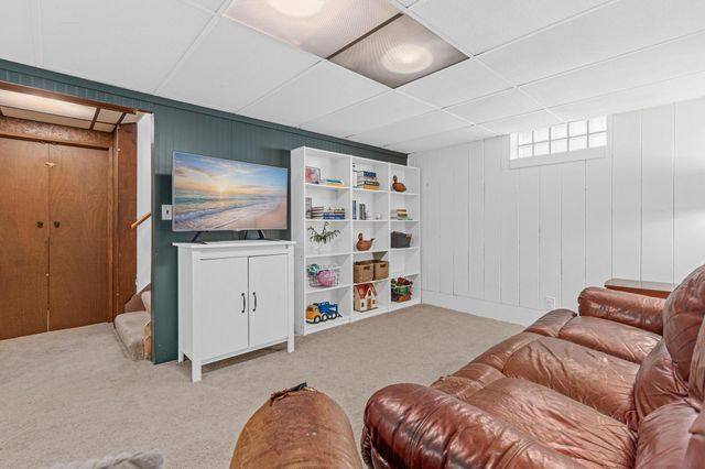 4557 Queen Avenue N, Minneapolis, MN 55412