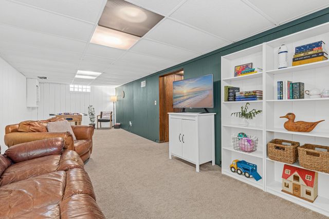 4557 Queen Avenue N, Minneapolis, MN 55412