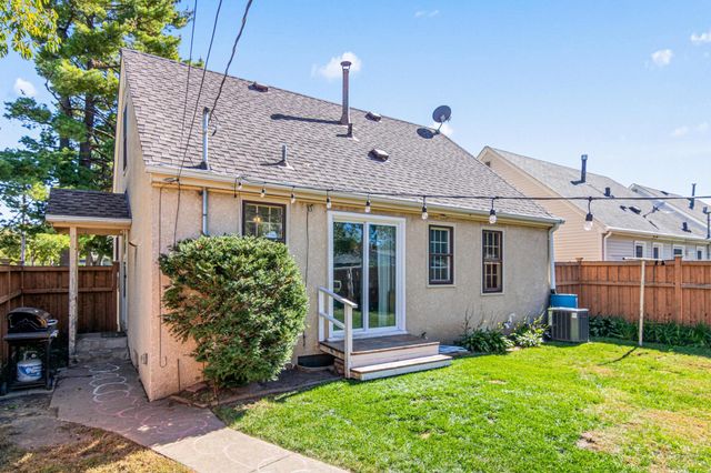 4557 Queen Avenue N, Minneapolis, MN 55412