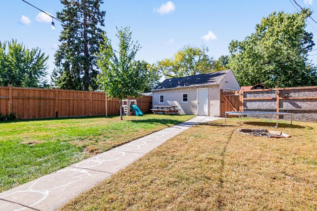 4557 Queen Avenue N, Minneapolis, MN 55412