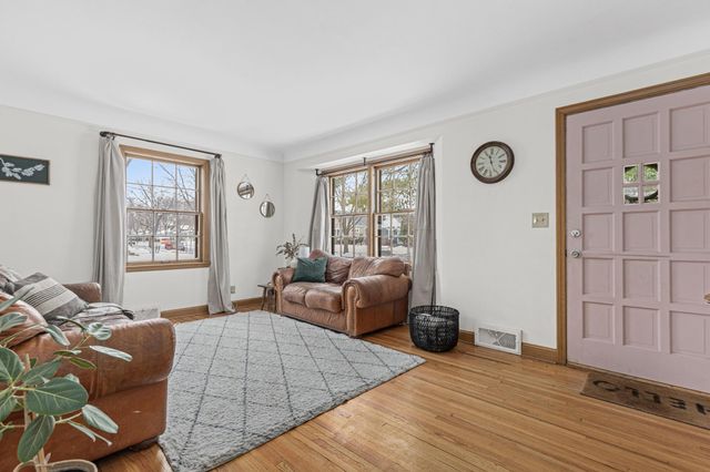 4557 Queen Avenue N, Minneapolis, MN 55412