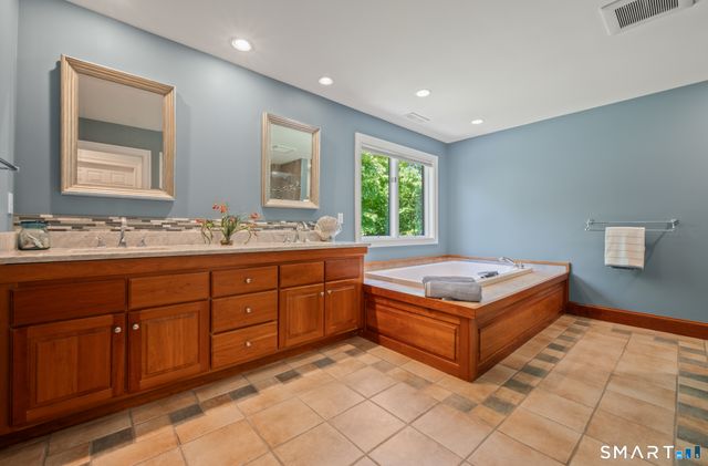 157 Tamarac Drive, Glastonbury, CT 06033