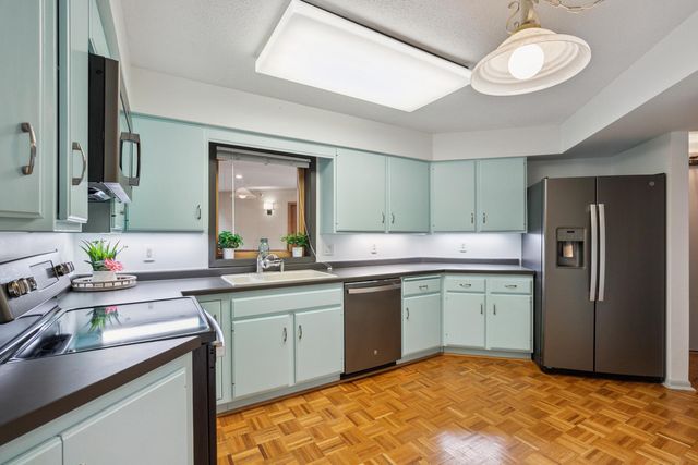 14601 Atrium Way 329, Minnetonka, MN 55345