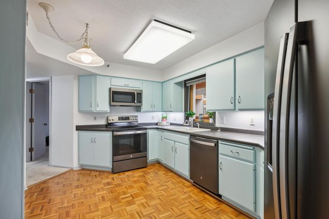 14601 Atrium Way 329, Minnetonka, MN 55345