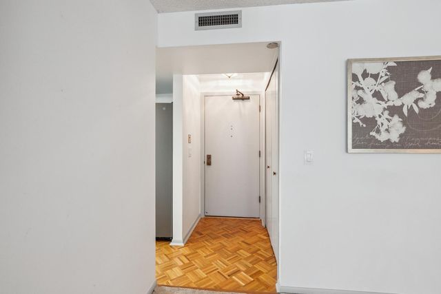 14601 Atrium Way 329, Minnetonka, MN 55345