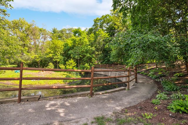 14601 Atrium Way 329, Minnetonka, MN 55345