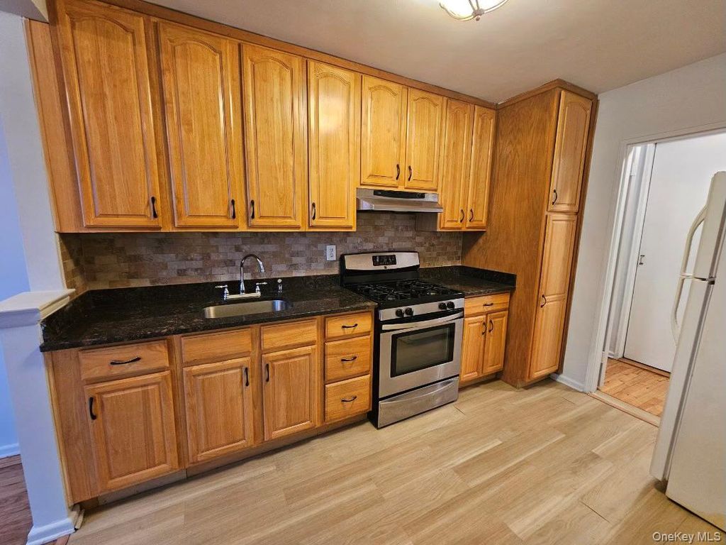 151-05 Cross Island Parkway 3E, Whitestone, NY 11357