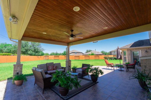 2207 Hannah Creek Court, Pearland, TX 77089