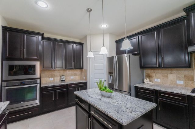 2207 Hannah Creek Court, Pearland, TX 77089