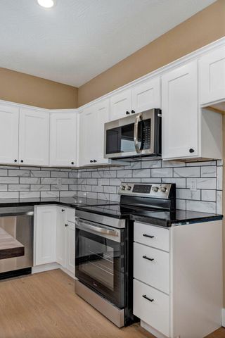 1139 N Dickerson Avenue, Springfield, MO 65803