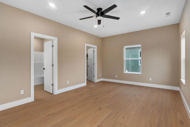 1139 N Dickerson Avenue, Springfield, MO 65803