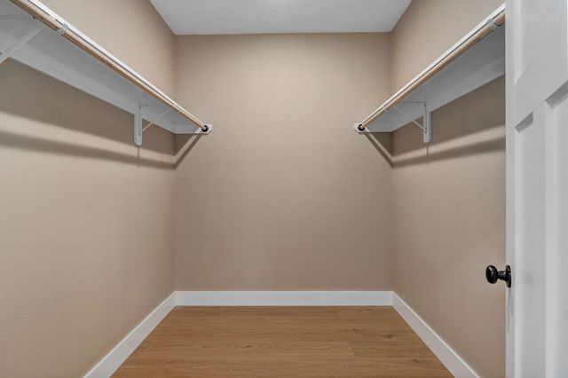 1139 N Dickerson Avenue, Springfield, MO 65803