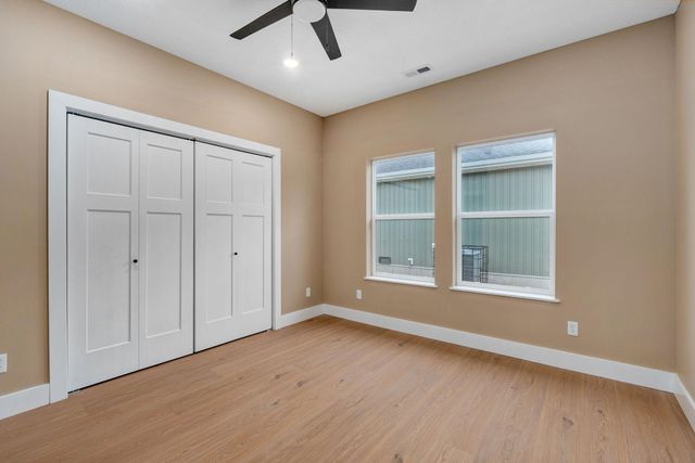 1139 N Dickerson Avenue, Springfield, MO 65803