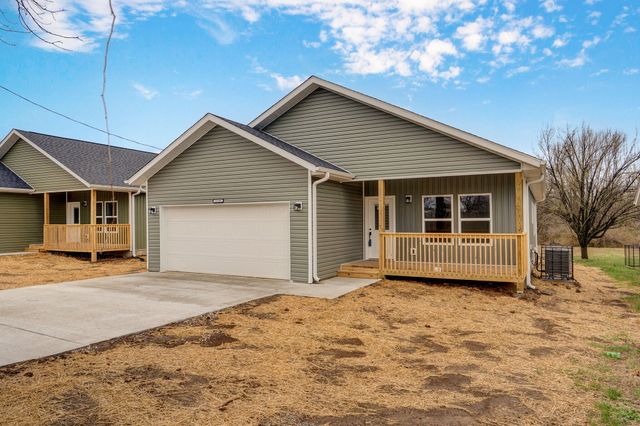 1139 N Dickerson Avenue, Springfield, MO 65803