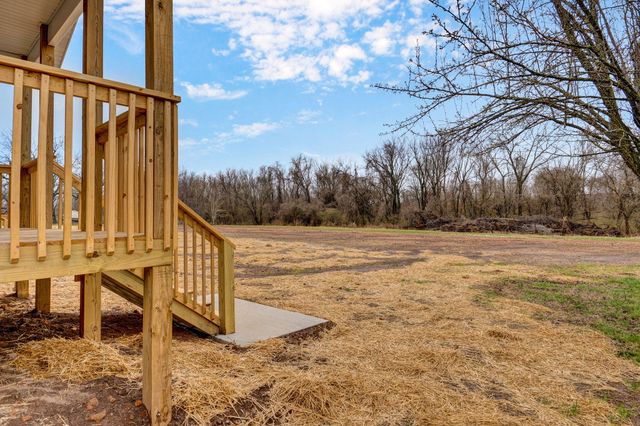 1139 N Dickerson Avenue, Springfield, MO 65803