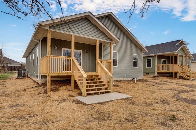 1139 N Dickerson Avenue, Springfield, MO 65803