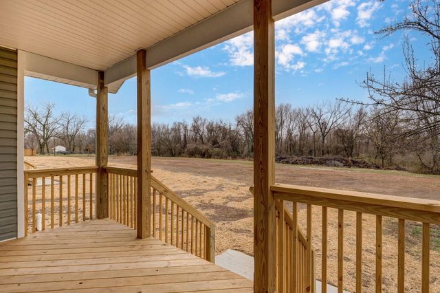 1139 N Dickerson Avenue, Springfield, MO 65803