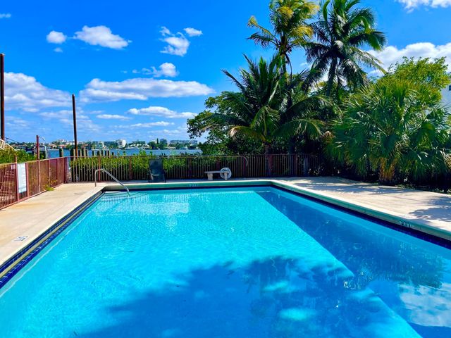 720 N Dixie Highway 604, Lantana, FL 33462