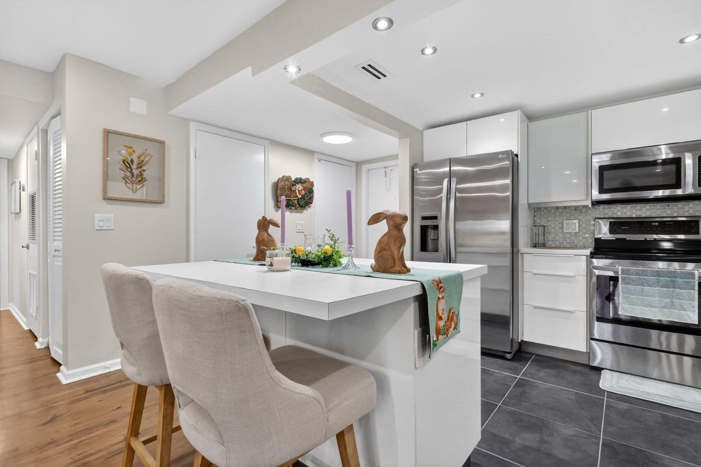 720 N Dixie Highway 604, Lantana, FL 33462