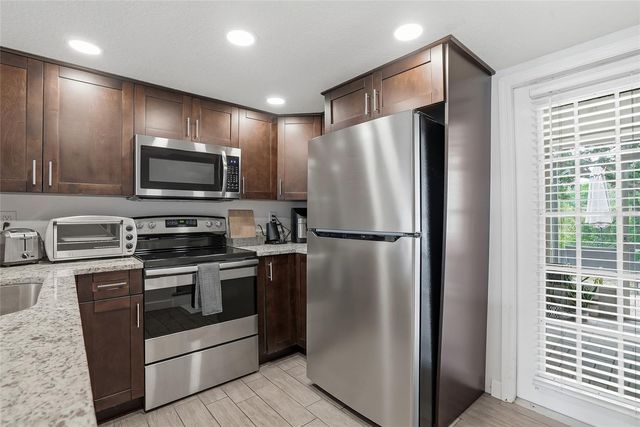 2209 FLETCHERS POINT CIRCLE, Tampa, FL 33613