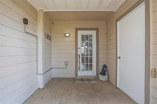 2209 FLETCHERS POINT CIRCLE, Tampa, FL 33613