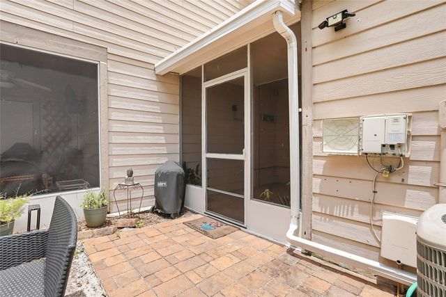 2209 FLETCHERS POINT CIRCLE, Tampa, FL 33613
