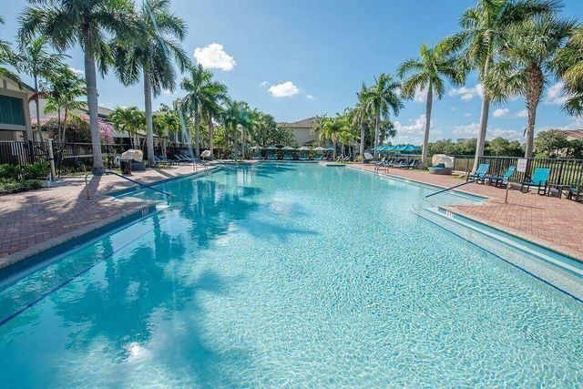 499 Corte Madera Lane 4, West Palm Beach, FL 33401