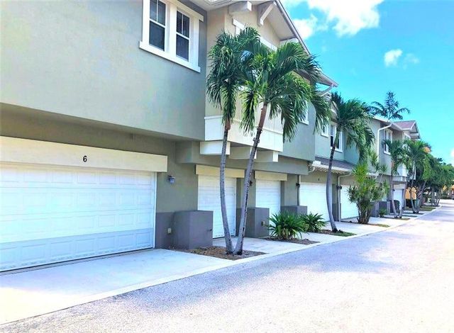 499 Corte Madera Lane 4, West Palm Beach, FL 33401