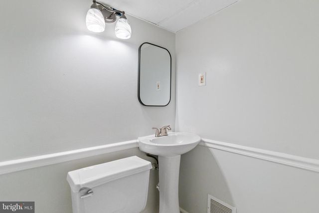 8619 OAK RD, Baltimore, MD 21234