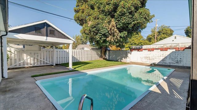 5511 N D St, Spokane, WA 99205